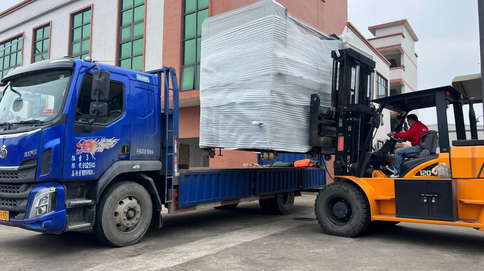 大型电池挤压针刺试验机顺利交付客户使用